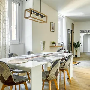 Grand Maison Del Moro - Trastevere Apartment